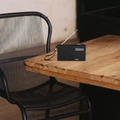 Radio-réveil EVOOM EGY Noir - FM et radio DAB+ - Batterie Piles/USB - 2 alarmes Radio-réveil EVOOM EGY Noir - FM et radio DAB+ - Batterie Piles/USB - 2 alarmes