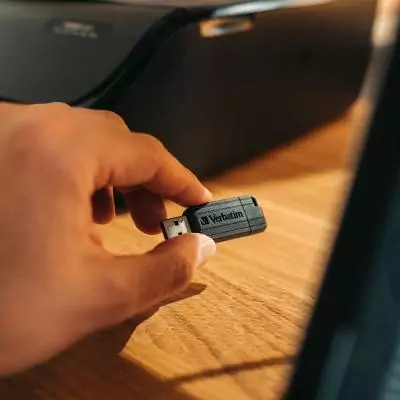 Clé USB Verbatim 49065 Noir 64 GB Clé USB Verbatim 49065 Noir 64 GB