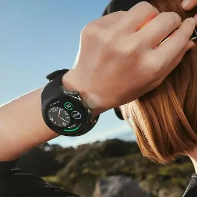 Montre intelligente OnePlus Watch 2 Noir Acier - Suivi de poids batterie 0.5 - Design élégant