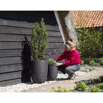 Vase élégant bas pour jardin - CAPI EUROPE - Noir