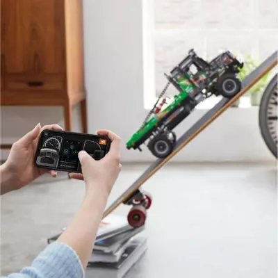 LEGO Technic Le Camion d'Essai 4x4 Mercedes-Benz Zetros 42129 - Contrôle via Application