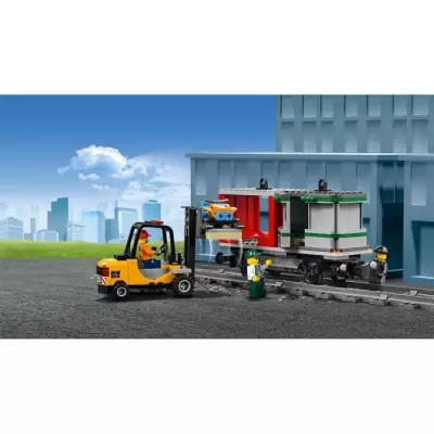 LEGO City 60198: Le Train de Marchandises Télécommandé - Fun et facile à monter!