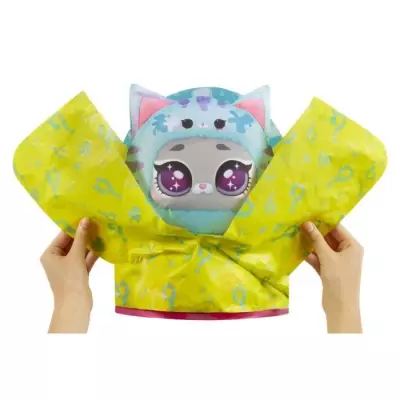 Découvrez la Poupée Tweens Emma Emo - Surprise 17cm + Animal gonflable