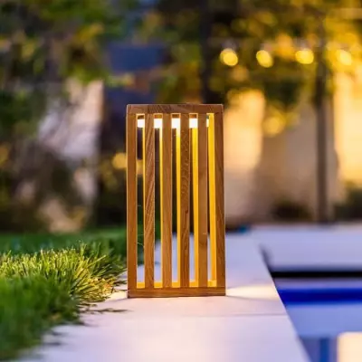 Lanterne solaire décorative en bois teck massif - LUMISKY - CHENNAI - H30 cm