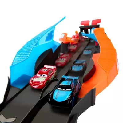 Course nocturne éclatante avec Circuit Glow Racers - Mattel