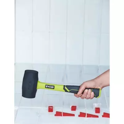 Maillet RYOBI en Fibre de verre 450g - Compact et efficace