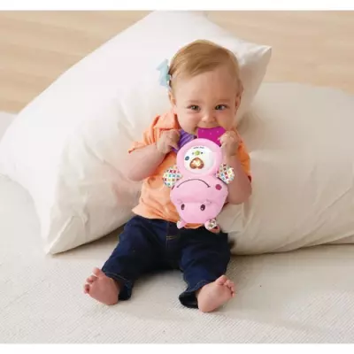Hochet Croc'Hippo Rose Peluche Texturée - Dimensions 22x17x7 cm