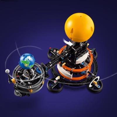 LEGO Technic 42179 : Orbite Terre et Lune en jeu de construction