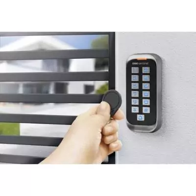 Clavier de codage avec badges 12V - CodeAccess RFID - Compact et performant