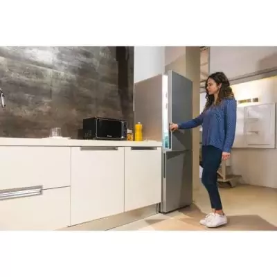 Réfrigérateur combiné 341L CANDY - Argent compact et efficace!