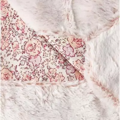 Couverture enfant en liberty et fausse fourrure - Rose - 75 x 100 cm Couverture enfant en liberty et fausse fourrure - Rose - 75 x 100 cm