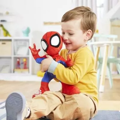 Spidey danse et rampe, peluche interactive avec musique et sons