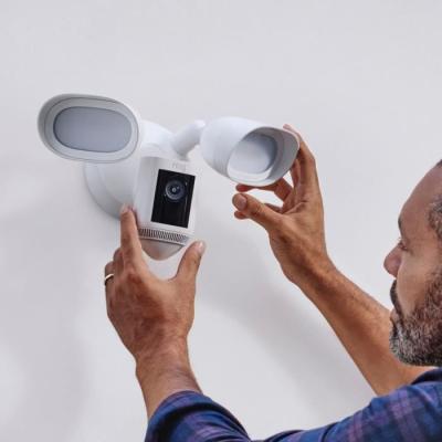 Caméra de Surveillance RING Spotlight Pro Câblée Blanc - Compacte et Performante