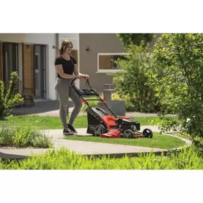 Tondeuse thermique autotractée SCHEPPACH - Puissante et maniable