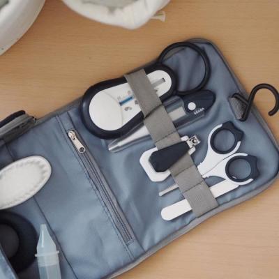 Trousse de Toilette Bébé BÉABA - 9 Accessoires - Thermomètre Bain et Digital
