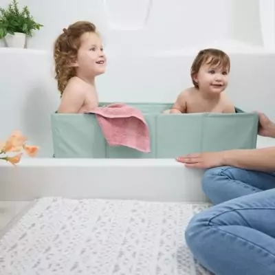 Baignoire bébé pliable INGENUITY: compacte, pratique et étanche