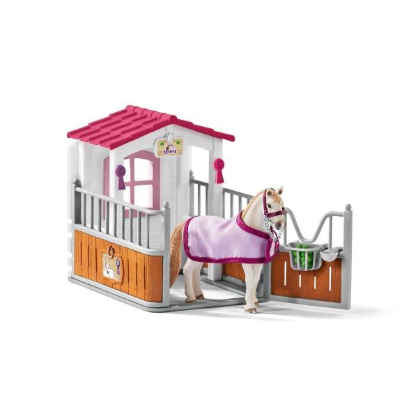 Box avec jument Lusitanienne, coffret schleich avec 12 éléments dont 1 cheval schleich inclus, coffret figurines pour enfants