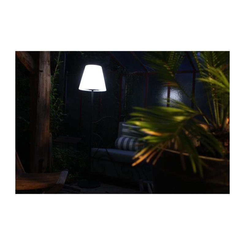 Lampadaire solaire Arte Alta blanc pour illuminer votre jardin