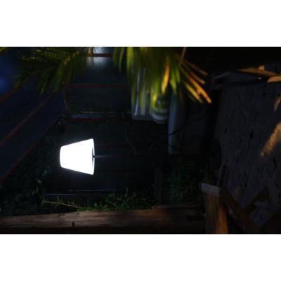 Lampadaire solaire Arte Alta blanc pour illuminer votre jardin