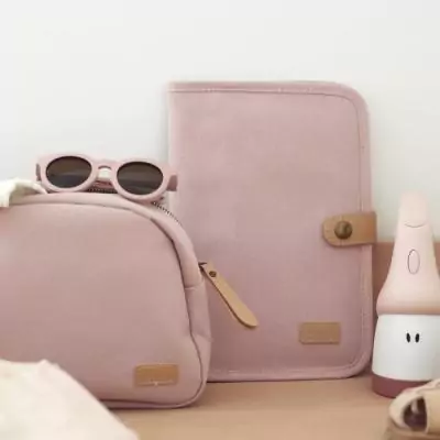 Protège carnet de santé BEABA en toile rose poudré Protège carnet de santé BEABA en toile rose poudré