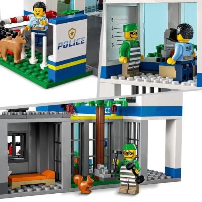 LEGO City 60316 : Commissariat de Police et Véhicules Jouets
