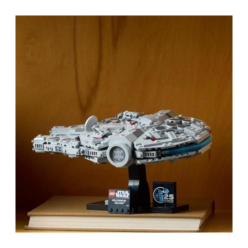 Créez votre propre Millennium Falcon avec ce set LEGO Star Wars 75375!