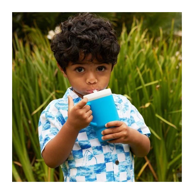Tasse à bec INFANTINO en silicone bleu océan