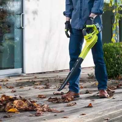 Souffleur RYOBI 18V ONE+ - Puissance max. 245 km/h - 2,6 m³/min Souffleur RYOBI 18V ONE+ - Puissance max. 245 km/h - 2,6 m³/min