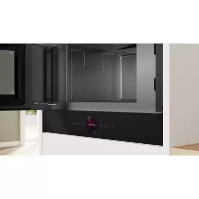 Bosch Serie 8 BFL7221B1 micro-onde Noir Micro-onde simple Intégré 21 L 900 W Bosch Serie 8 BFL7221B1 micro-onde Noir Micro-onde simple Intégré 21 L 900 W