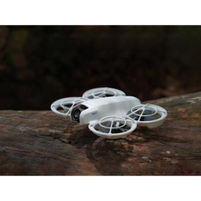 Drone ultra-compact DJI Neo 135g pour capture cinématographique