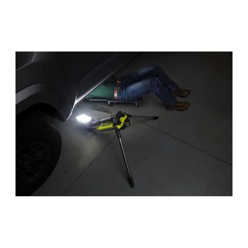 Projecteur LED sur trépied 18V ONE+ RYOBI - Éclairage puissant ajustable