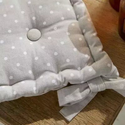 Assise matelassée pour un charme chic - 40 x 40 cm Assise matelassée pour un charme chic - 40 x 40 cm