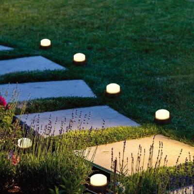 Éclairage solaire pour allée: 10 mini-spots lumineux à LED blanc chaud