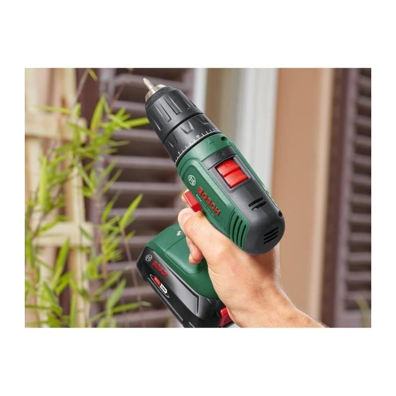 Perceuse-visseuse Bosch - UniversalDrill 18 avec 2 batteries et 241 accessoires