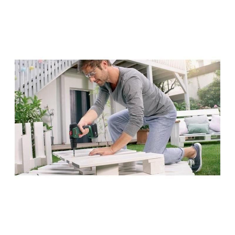 Perceuse-visseuse Bosch - UniversalDrill 18 avec 2 batteries et 241 accessoires
