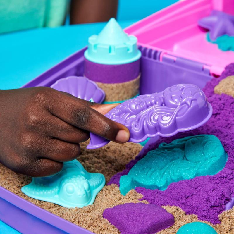 Kinetic Sand Sable Magique - Mallette Palais de Sirène 934 G + 8 Accessoires - Emportez Votre Sable Coloré Partout & Sculptez