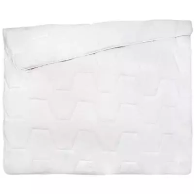 Couette légère NUAGE de DOUCEUR 240x260 cm - Blanc Couette légère NUAGE de DOUCEUR 240x260 cm - Blanc