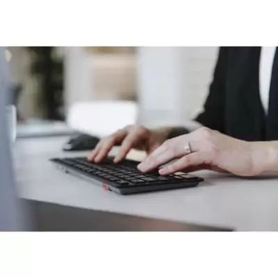 Clavier compact 2,4 GHz et Bluetooth 5.0 - CHERRY KW 9200 MINI - Noir Clavier compact 2,4 GHz et Bluetooth 5.0 - CHERRY KW 9200 MINI - Noir