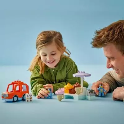 Découvrez LEGO DUPLO 10458 Visite chez le Marchand de Glace avec Bluey Découvrez LEGO DUPLO 10458 Visite chez le Marchand de Glace avec Bluey