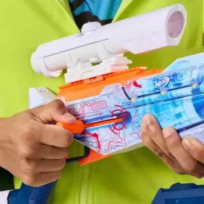 Nerf Loadout Arctic Zerostriker: Blaster avec 4 accessoires interchangeables